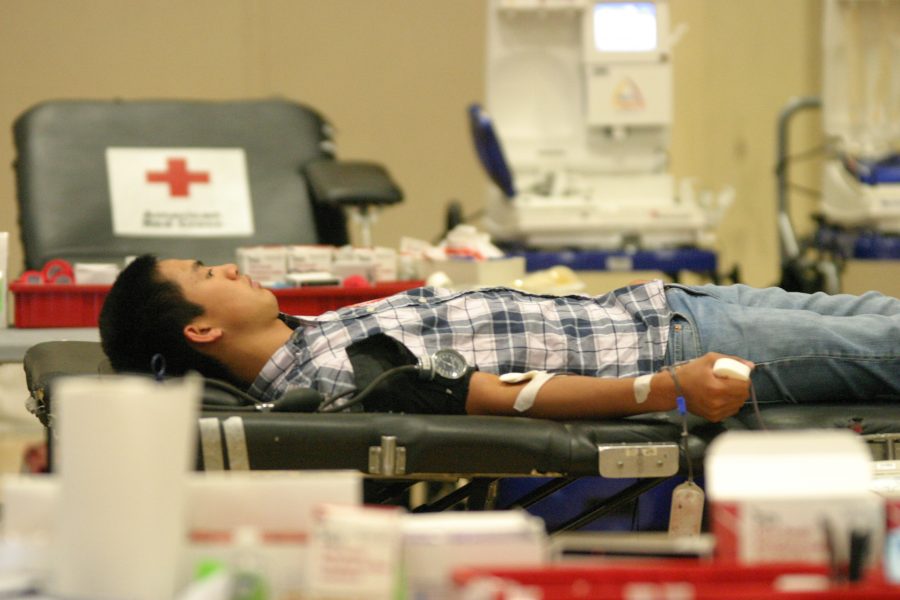A student rests after getting his blood drawn.[Photo by Zilin Zhou]