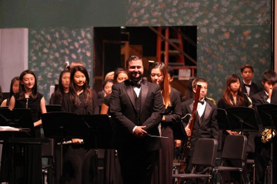 Heddon and the band bow after a stunning performance. (Charlene Huang)