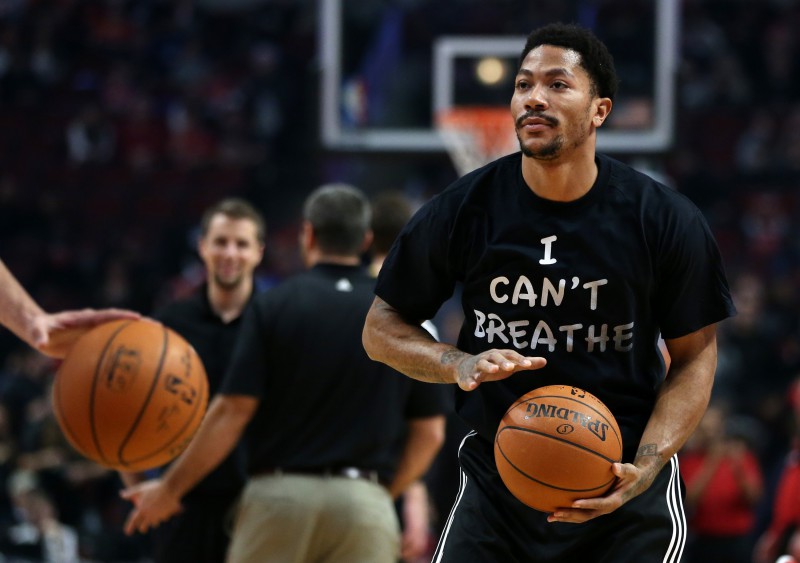 Derrick Rose, guard for the Chicago Bulls, wore an I Cant Breathe shirt while warming up for a game on December 6 against the Golden State Warriors. (Chris Sweda/Chicago Tribune/TNS)