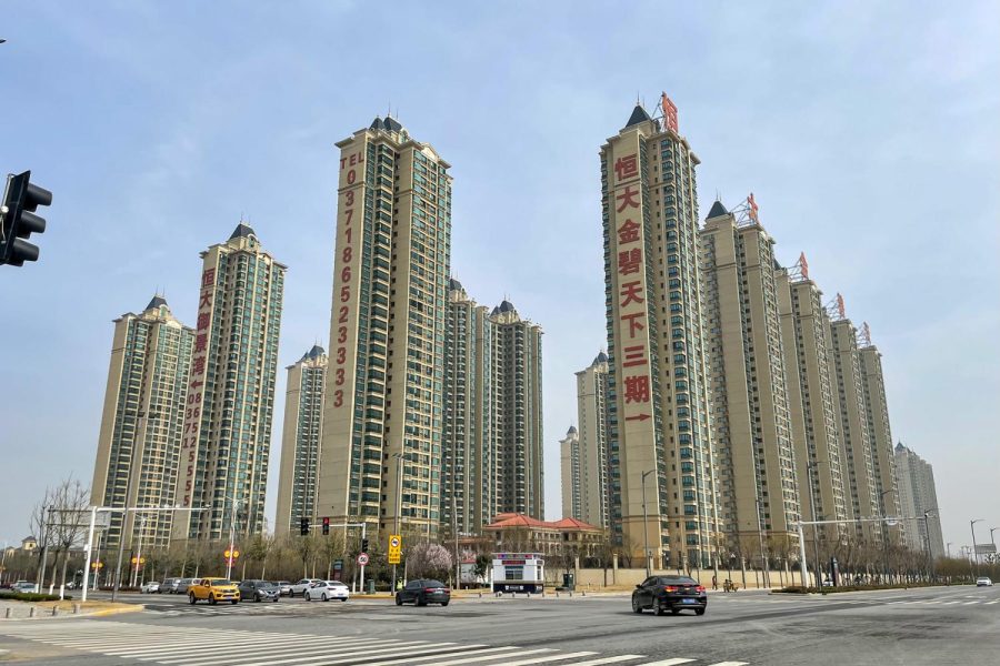 Residential buildings developed by Evergrande in Yuanyang. Photo from commons.wikimedia.org.