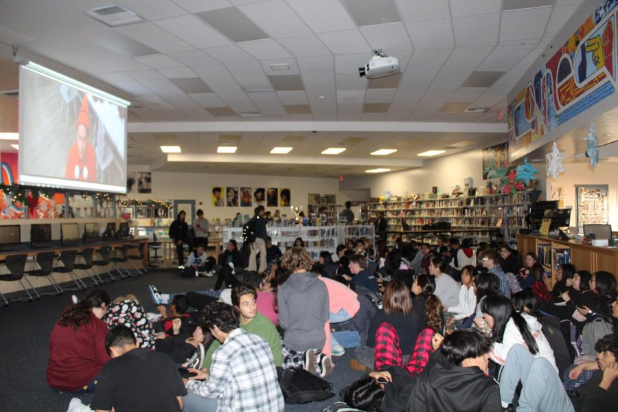 Students gather in the library during lunch to watch Elf. 