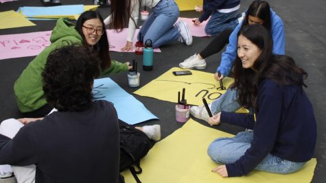 Students and Hope Squad create posters with encouraging messages for finals week.