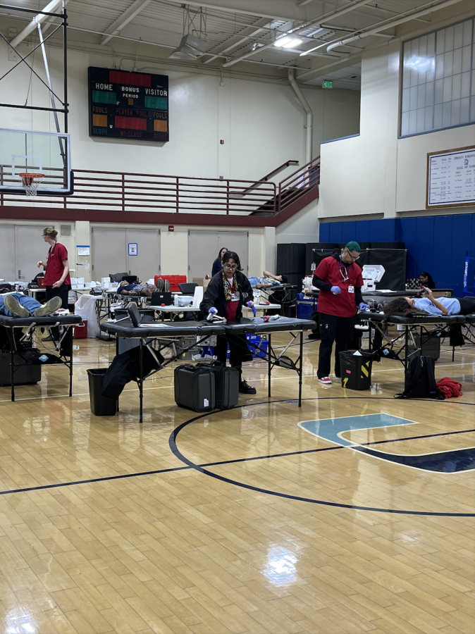 Students+prepare+to+get+their+blood+drawn+by+Red+Cross+volunteers+in+the+small+gym.