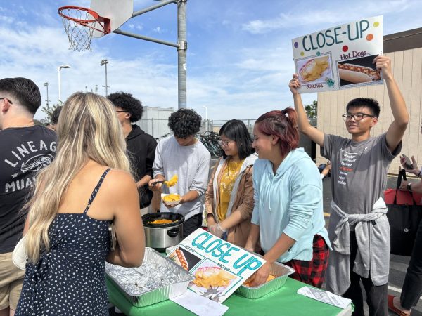 At University High Schools annual Club Kick-off, an on campus club sells nachos and hot-dogs for tickets.
