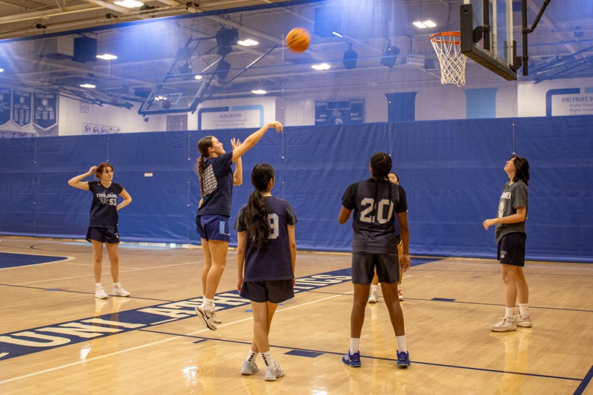 UHS Girls’ Basketball Falls to Irvine in Last Game of Season