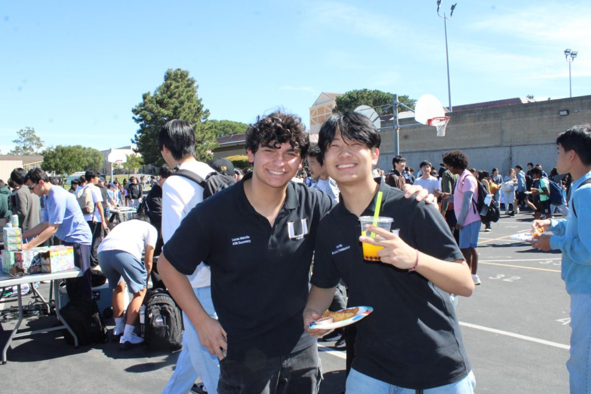 Senior ASB Secretary Lucas Melville and junior ASB Fine Arts Commissioner Alan Hu participate in Clubapalooza.