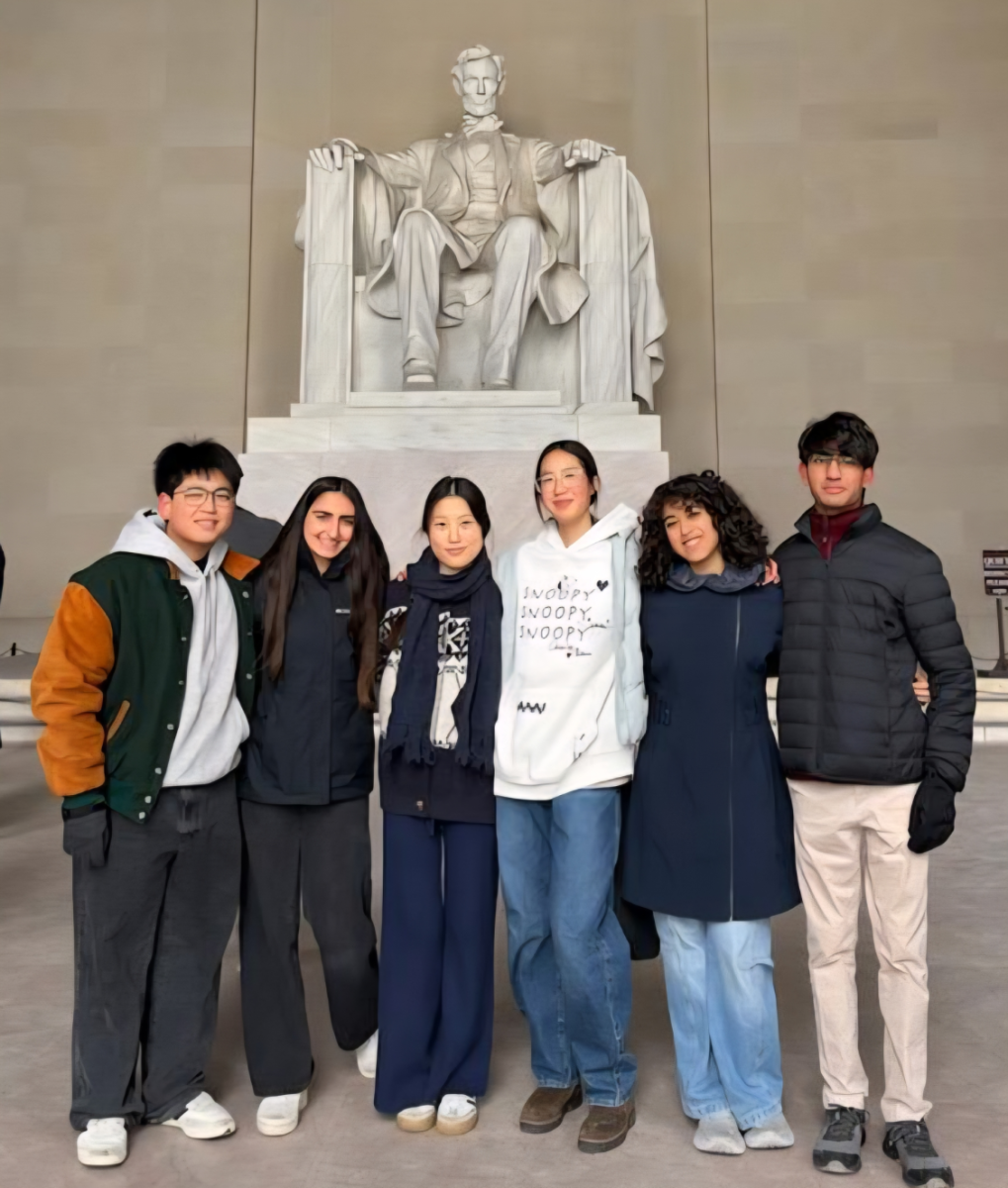 NAIMUN Juniors at Lincoln Memorial: (Left to Right) Nico Higuchi, Amanda Rahimi, Gianna Kim, Amber Chui, Carmel Tebyani, Niyam Ashar. 